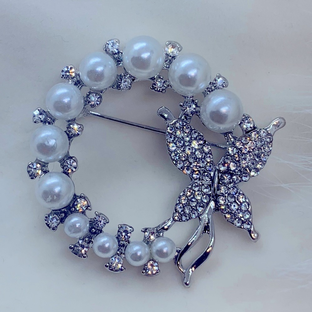 Elegant Circle Butterfly Rhinestone Pearl Brooch
